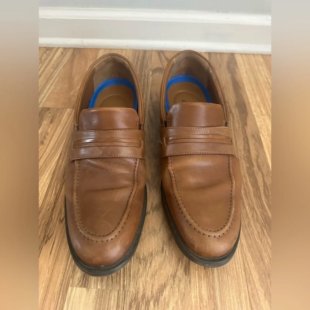 Clarks Men's Brown Leather loafers size 9.5